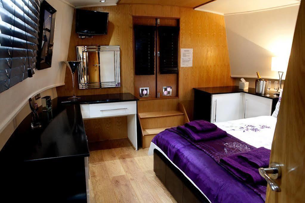 The Joker Boat Hotel Liverpool Exterior photo